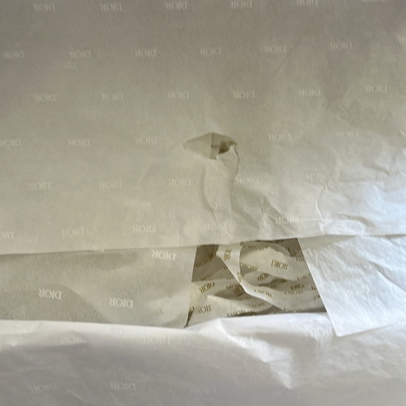 Dior White Pebble Gold Lettering Gift Box With Lid Large - Picture 4 of 9